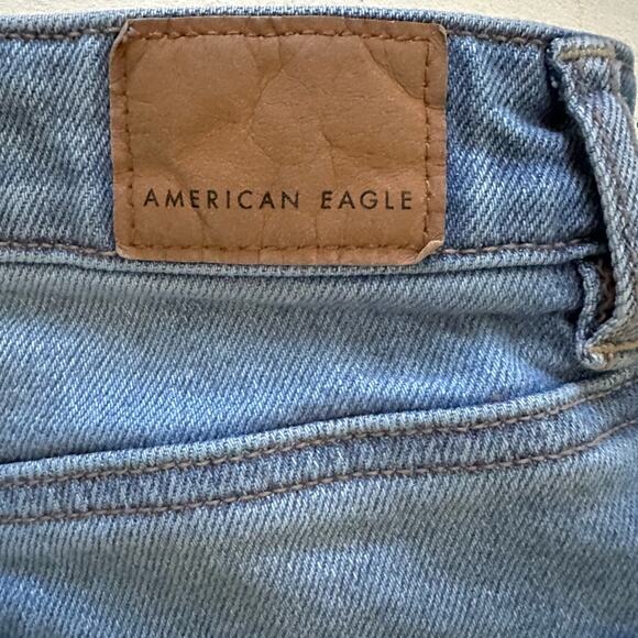 American Eagle Jean Light Wash High Rise Distressed Ankle Mom Jeans Size 0 Short - Picture 9 of 13